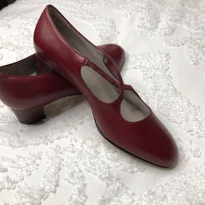 Trotters dark red inch and half heel